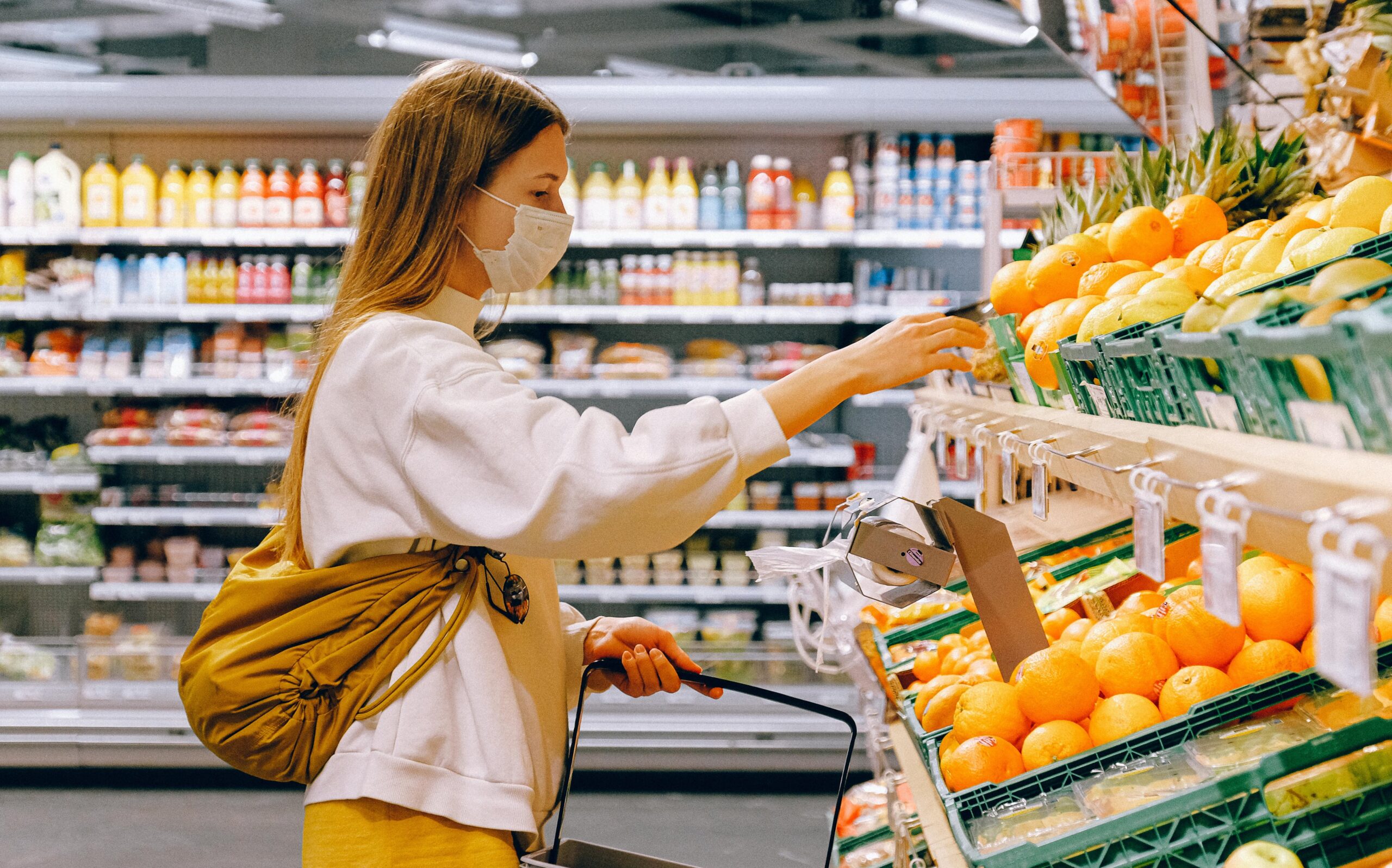 kobieta robiąca zakupy